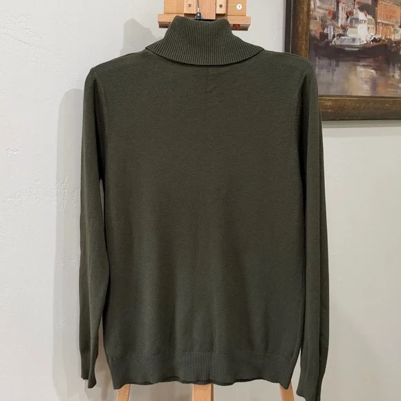 Basic Milano Olive Green Turtleneck Sweater
Size L - Picture 3 of 4